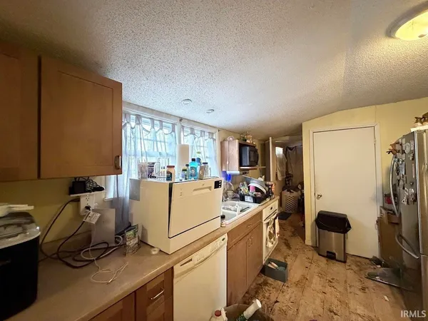 $82,000 | 2212 East Greenville Pike, Winchester, IN 47394