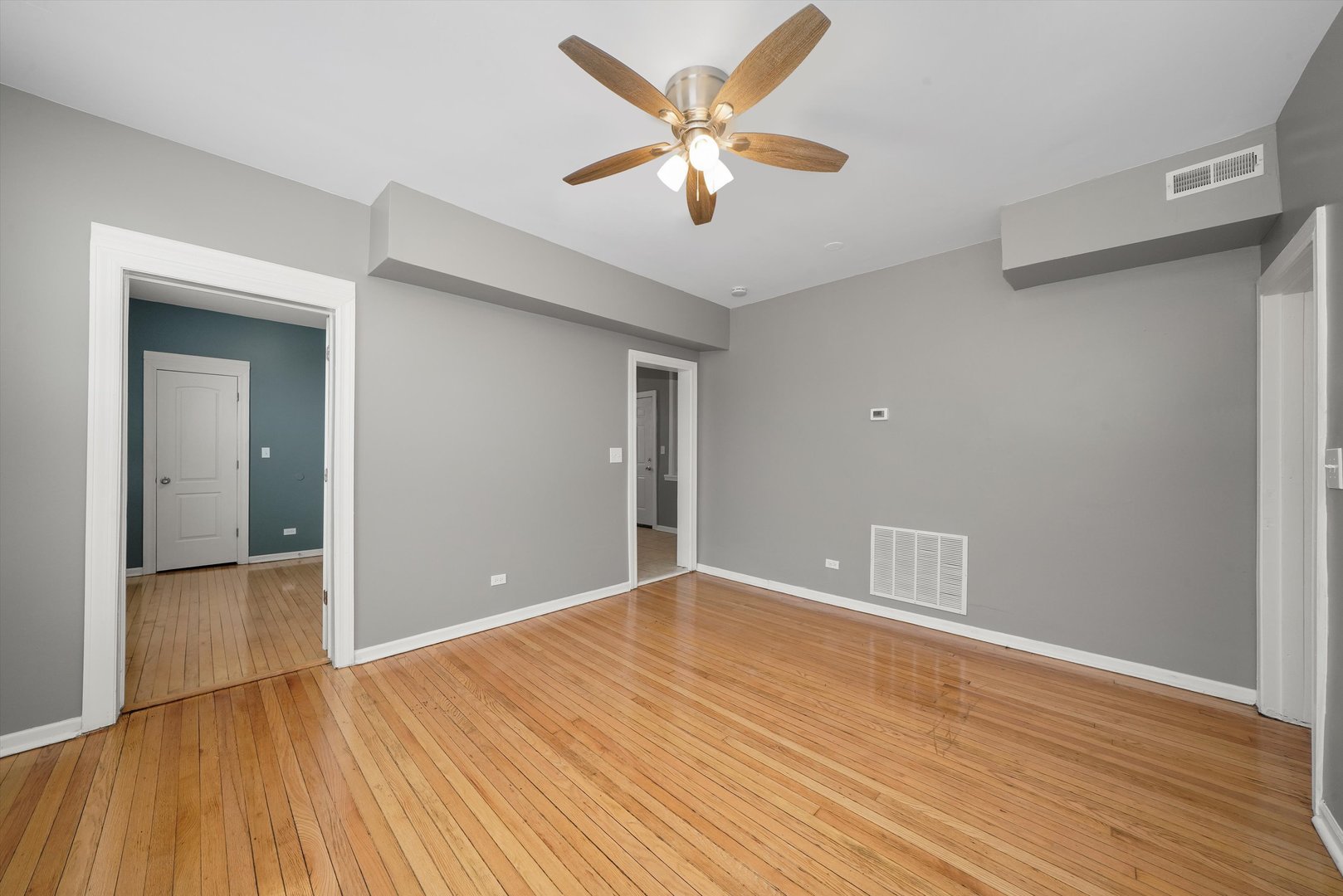 7152 South Emerald Avenue Chicago, IL 60621 - Photo 11 of 24 Gallery Image 11