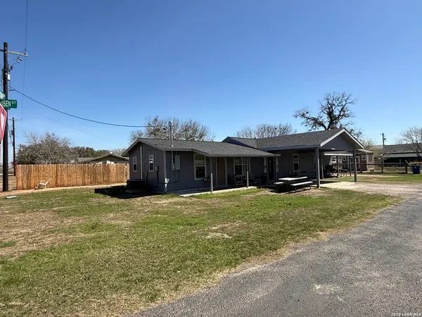 $280,000 | 316 Welhausen, Poth, TX 78147
