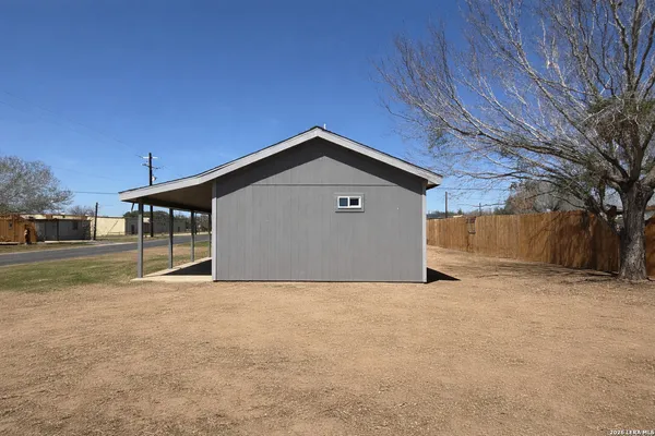 $280,000 | 316 Welhausen, Poth, TX 78147