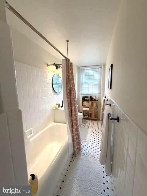 2040 Belmont Road Northwest, Unit 436 Washington, DC 20009 - Photo 16 of 22 Large Bathroom