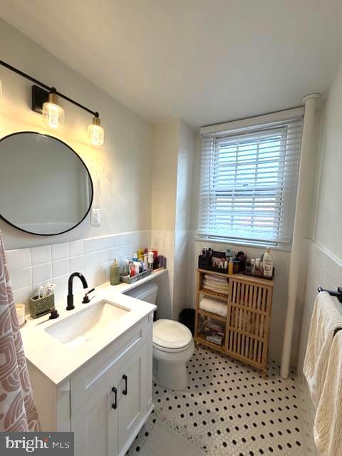 2040 Belmont Road Northwest, Unit 436 Washington, DC 20009 - Photo 17 of 22 Renovated Bathroom