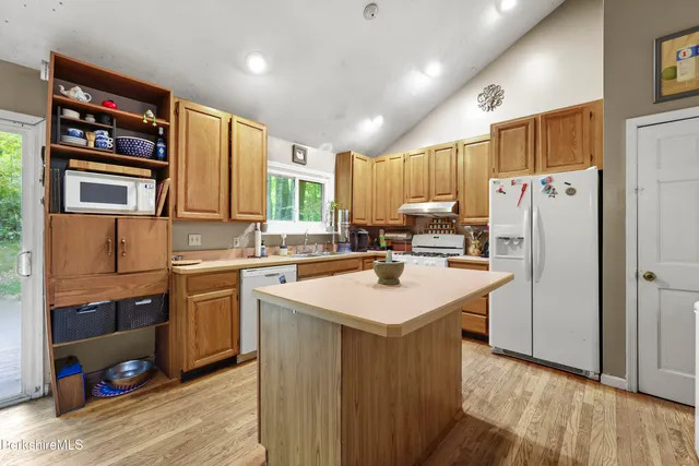 $425,000 | 1592 County Road, Sheffield, MA 01230