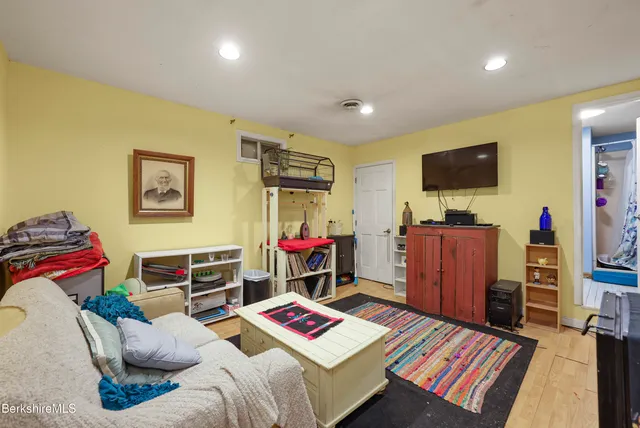 $425,000 | 1592 County Road, Sheffield, MA 01230