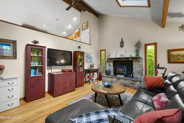 $425,000 | 1592 County Road, Sheffield, MA 01230