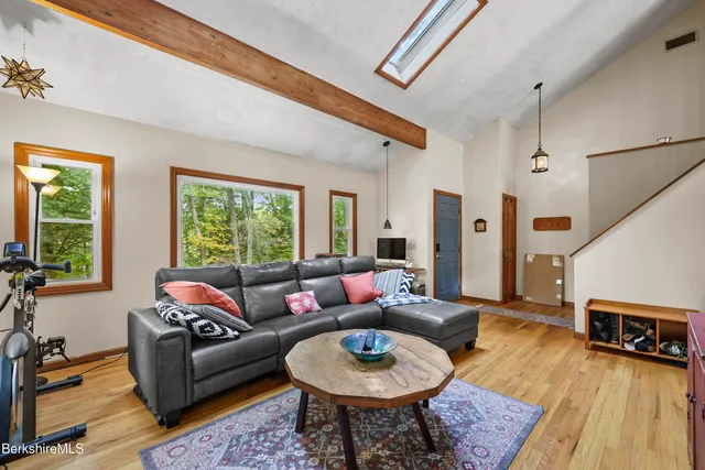 $425,000 | 1592 County Road, Sheffield, MA 01230