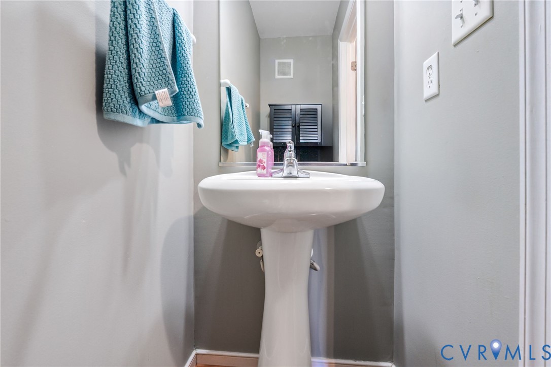 3218 Rimswell Court Midlothian, VA 23112 - Photo 11 of 32 View of bathroom