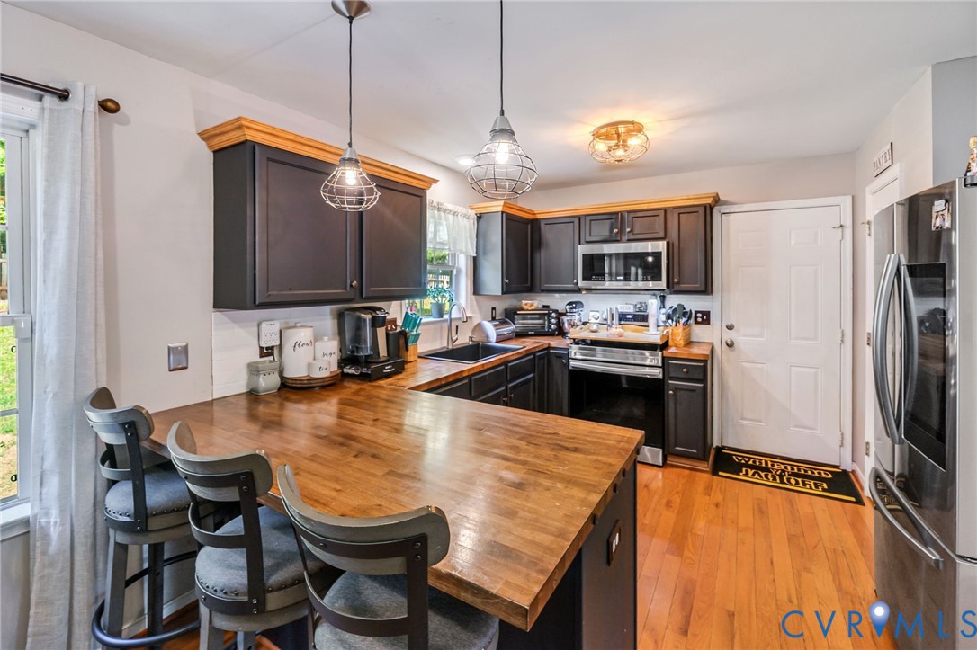 3218 Rimswell Court Midlothian, VA 23112 - Photo 10 of 32 Kitchen with stainless steel appliances, a sink, w