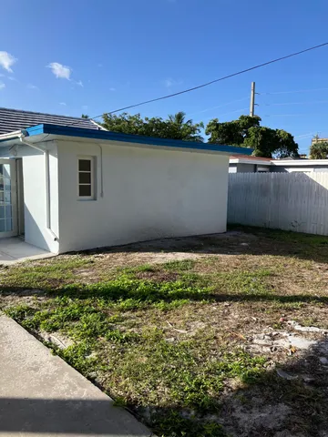 $3,000 | 949 30th Street, West Palm Beach, FL 33407
