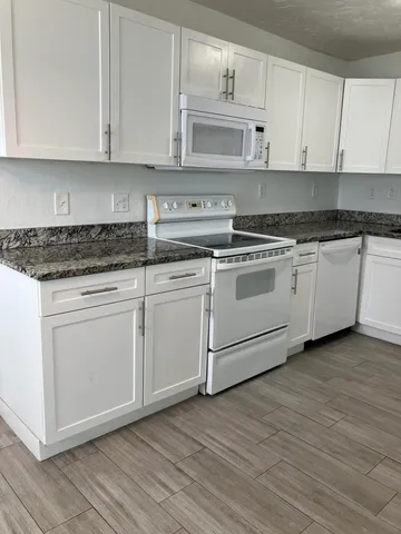 $3,000 | 949 30th Street, West Palm Beach, FL 33407