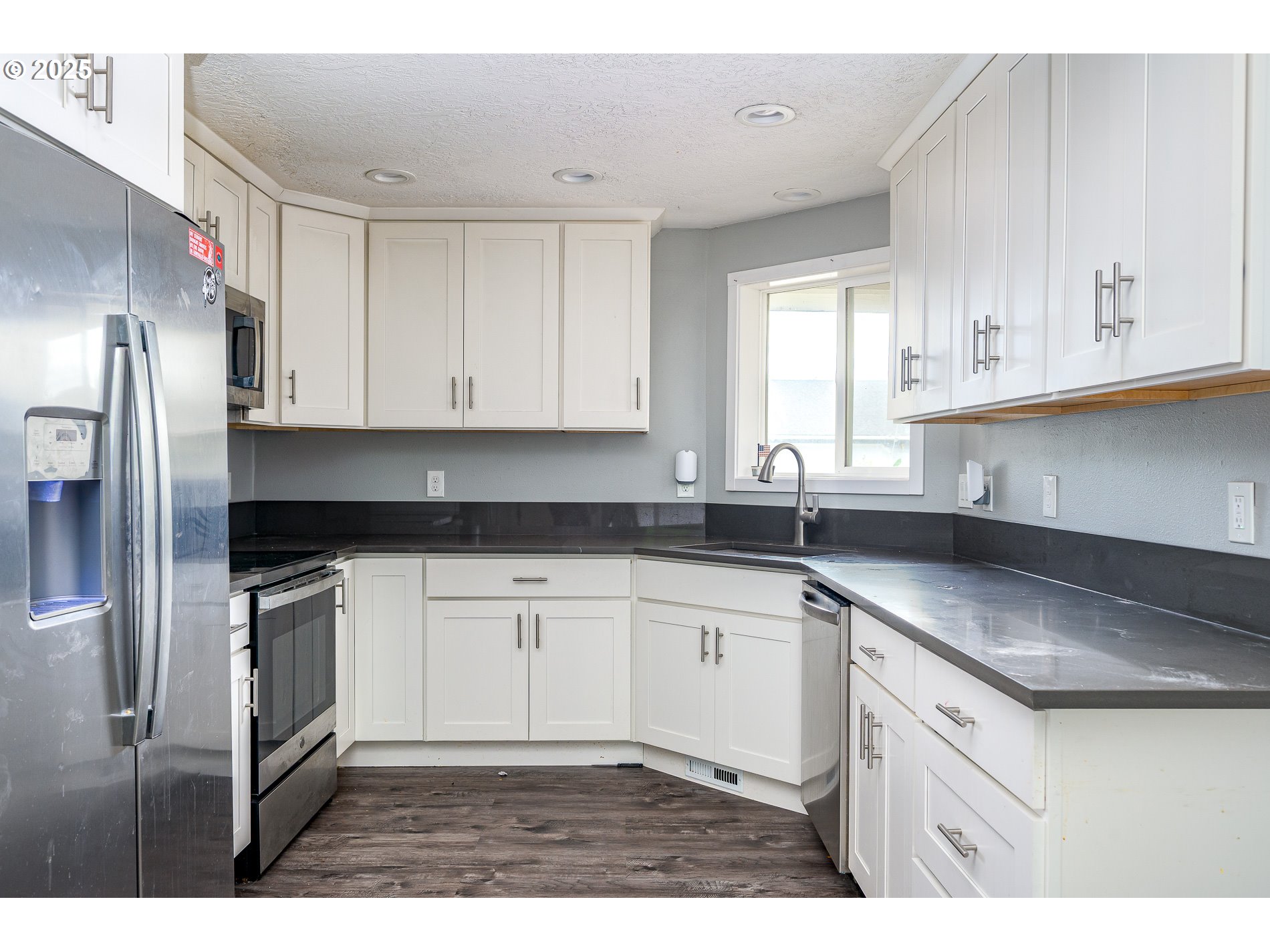 3774 Homestead Court Northeast Keizer, OR 97303 - Photo 3 of 33