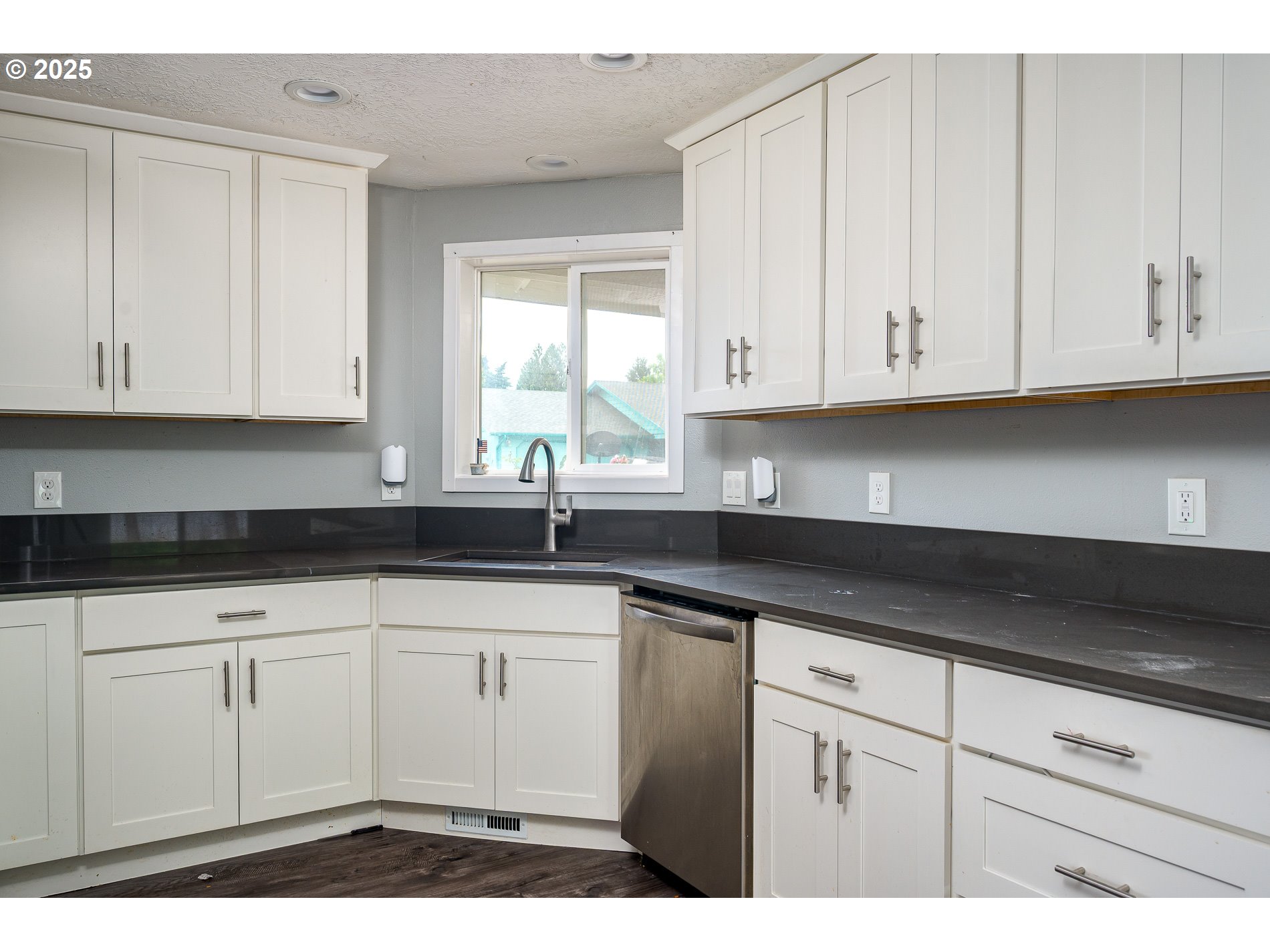 3774 Homestead Court Northeast Keizer, OR 97303 - Photo 4 of 33