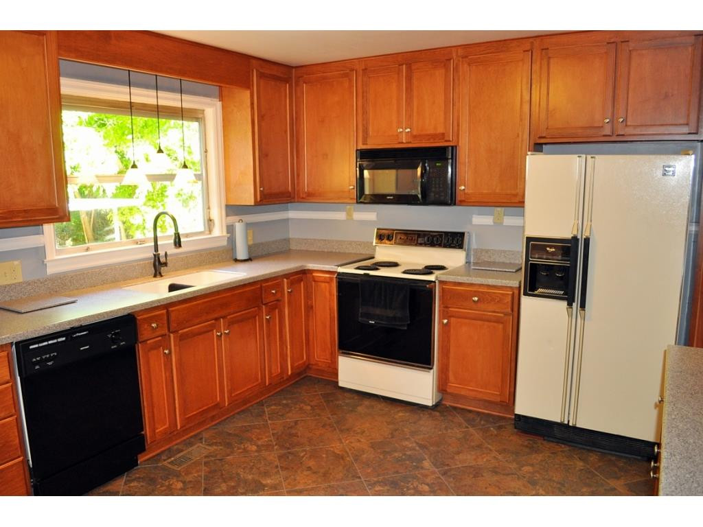 1542 Overbrook Road Burlington, NC 27215 - Photo 3 of 24 Gallery Image 3