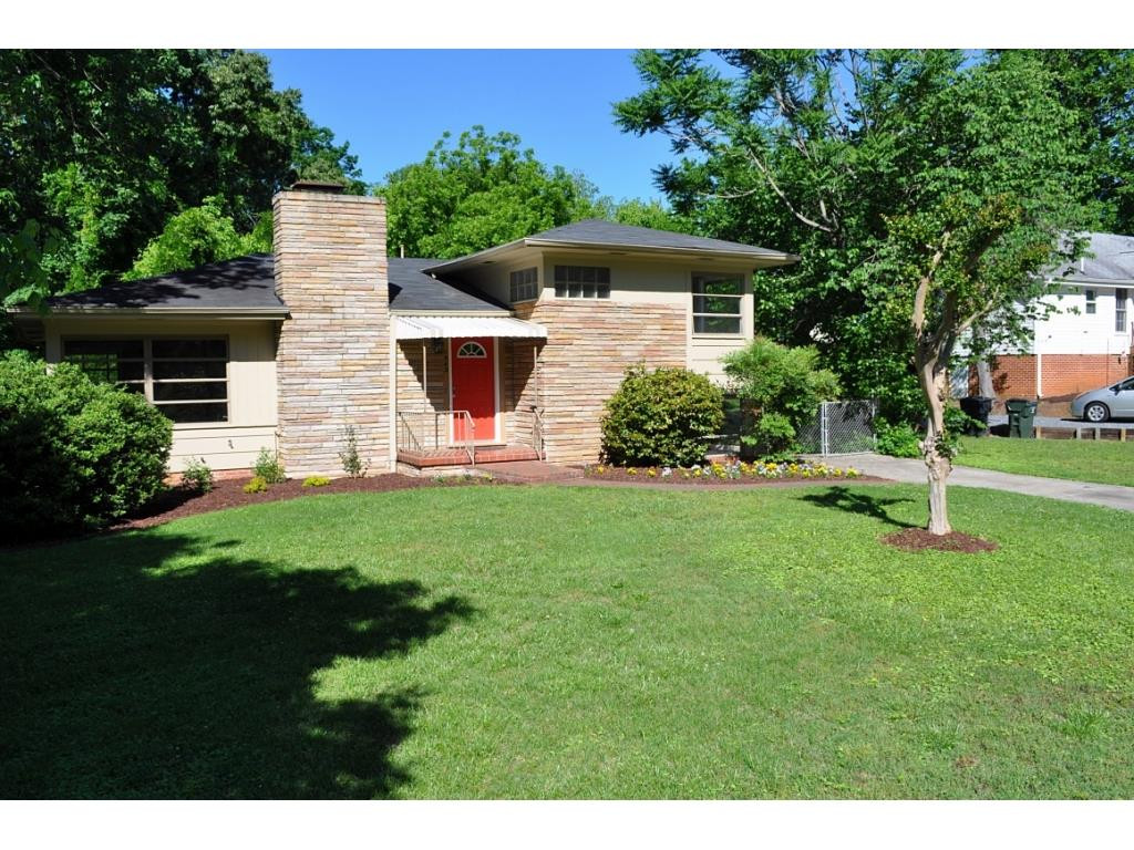 1542 Overbrook Road Burlington, NC 27215 - Photo 5 of 24 Gallery Image 5