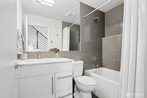$849,800 | 3929 2nd Avenue Northeast, Seattle, WA 98105