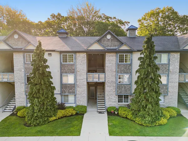 $185,000 | 18372 North Ridge Court, Unit 12, Spring Lake, MI 49456