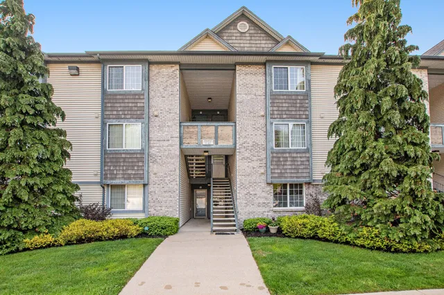 $194,900 | 18372 North Ridge Court, Unit 12, Spring Lake, MI 49456