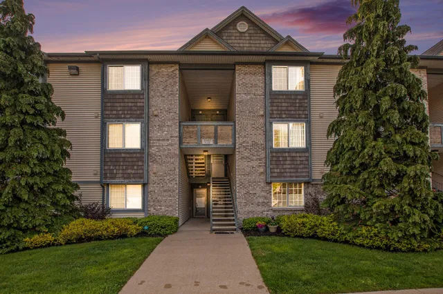 $194,900 | 18372 North Ridge Court, Unit 12, Spring Lake, MI 49456