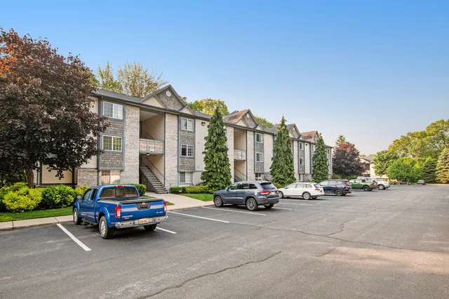 $194,900 | 18372 North Ridge Court, Unit 12, Spring Lake, MI 49456