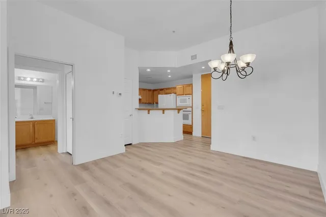 $1,450 | 75 East Agate Avenue, Unit 206, Las Vegas, NV 89123