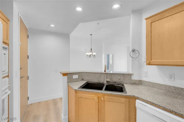 $1,450 | 75 East Agate Avenue, Unit 206, Las Vegas, NV 89123