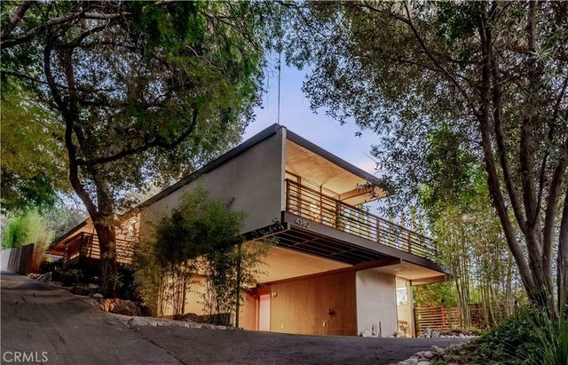 a view of backyard with green space