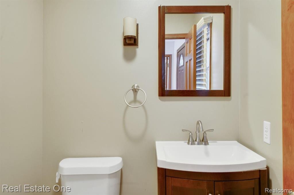 887 Woodridge Court Rochester, MI 48307 - Photo 17 of 39