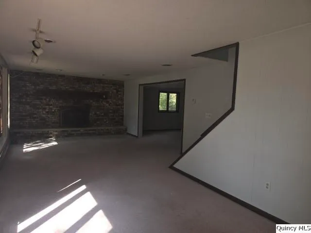 a view of empty room with window