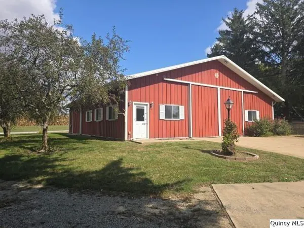 a view of a house with backyard