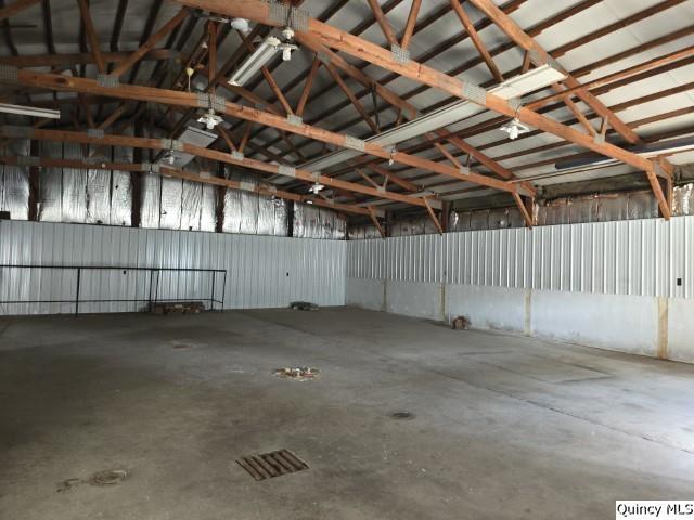 1797 East Co Road 1540 Carthage, IL 62321 - Photo 29 of 36 a view of a garage