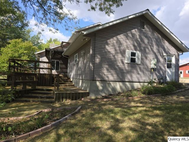 1797 East Co Road 1540 Carthage, IL 62321 - Photo 33 of 36 a front view of a house with garden