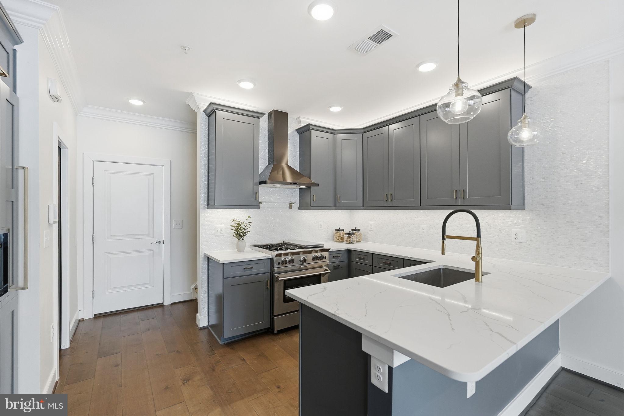9540 Fields Road, Unit 9540 Gaithersburg, MD 20878 - Photo 3 of 30 Eat-in Kitchen with High-end Appliances