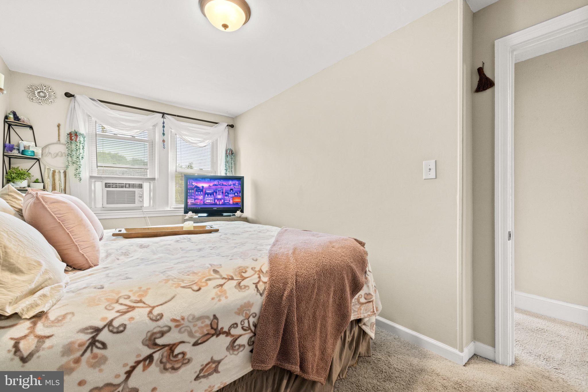 234 West Edgevale Road Baltimore, MD 21225 - Photo 10 of 45 Cozy bedroom with natural light.