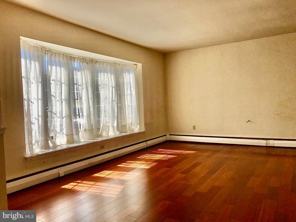 503 Taylor Avenue Reading, PA 19607 - Photo 13 of 24 Living Room