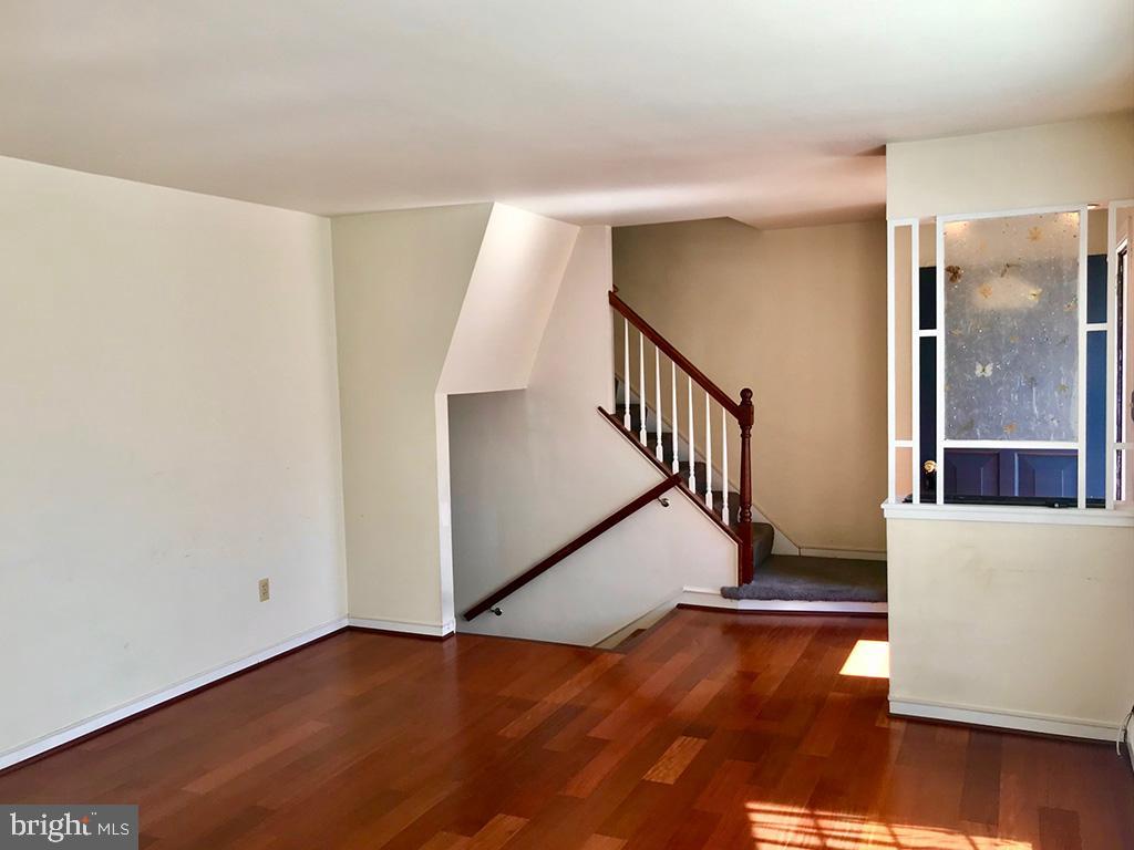 503 Taylor Avenue Reading, PA 19607 - Photo 14 of 24 Living Room
