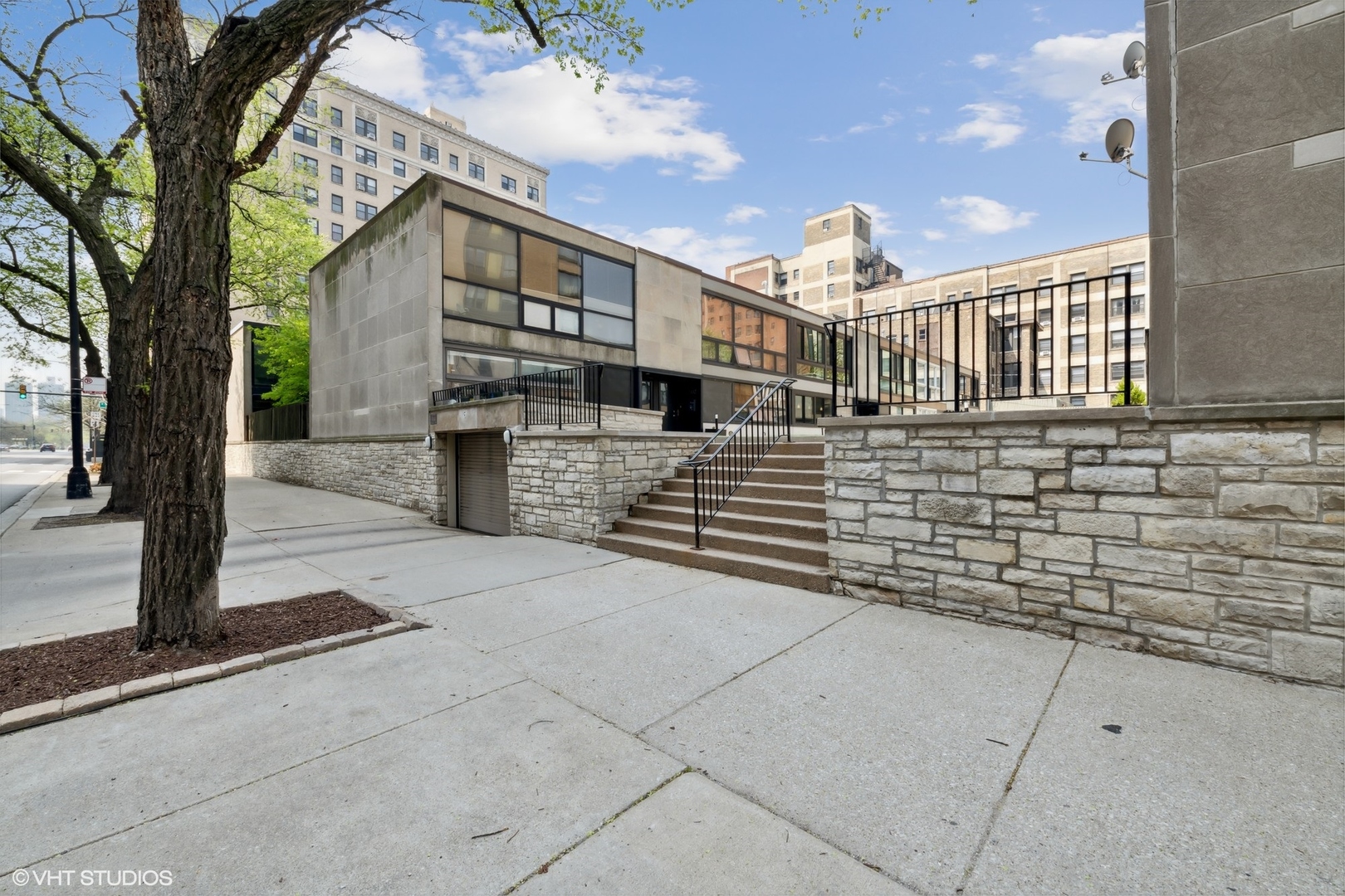 2904 North Sheridan Road Chicago, IL 60657 - Photo 1 of 17 Gallery Image 1