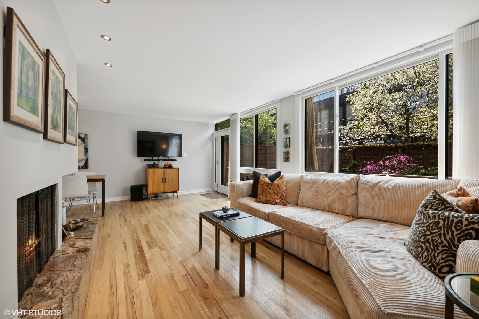 2904 North Sheridan Road Chicago, IL 60657 - Photo 3 of 17 Gallery Image 3
