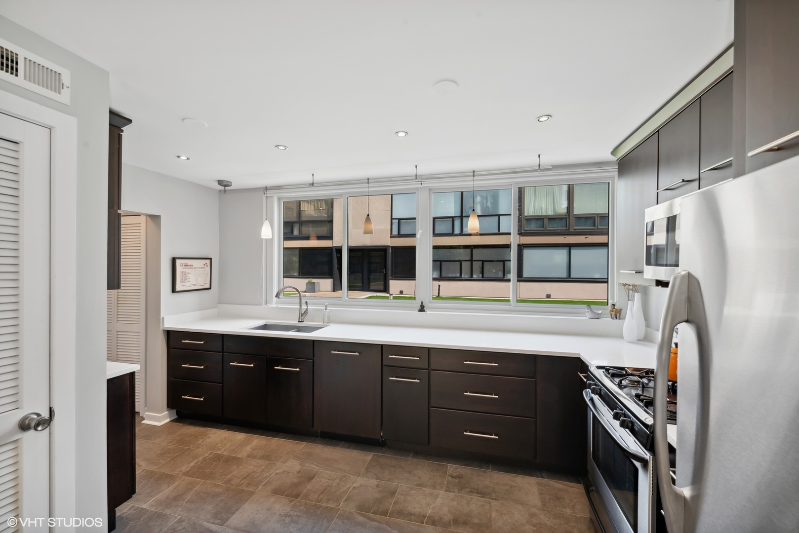 2904 North Sheridan Road Chicago, IL 60657 - Photo 5 of 17 Gallery Image 5