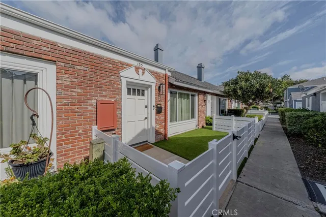 $919,000 | 135 Morristown Lane, Costa Mesa, CA 92626