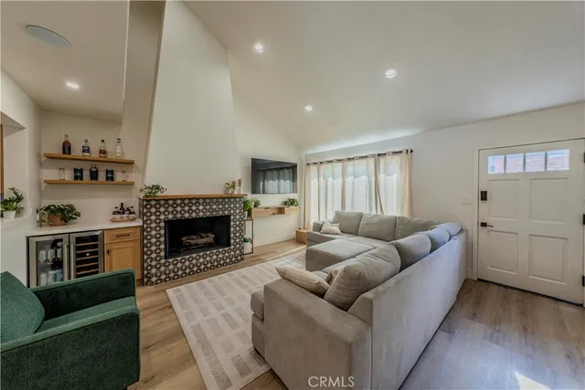 $919,000 | 135 Morristown Lane, Costa Mesa, CA 92626