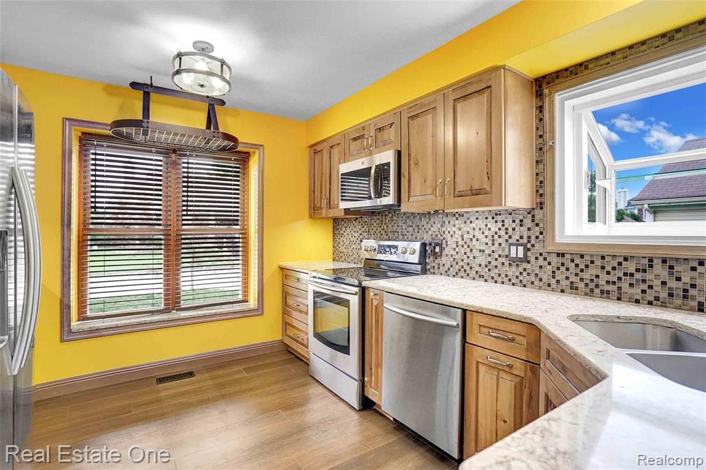 1645 Fielding Drive Rochester Hills, MI 48307 - Photo 9 of 32