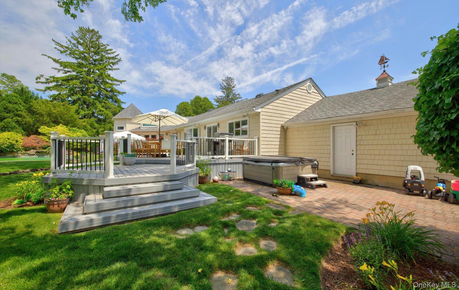 81 Lawrence Hill Road Huntington, NY 11743 - Photo 31 of 42