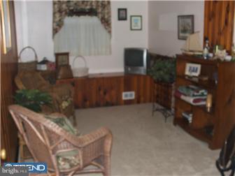643 Paddock Road Southampton, PA 18966 - Photo 8 of 11 Family Room