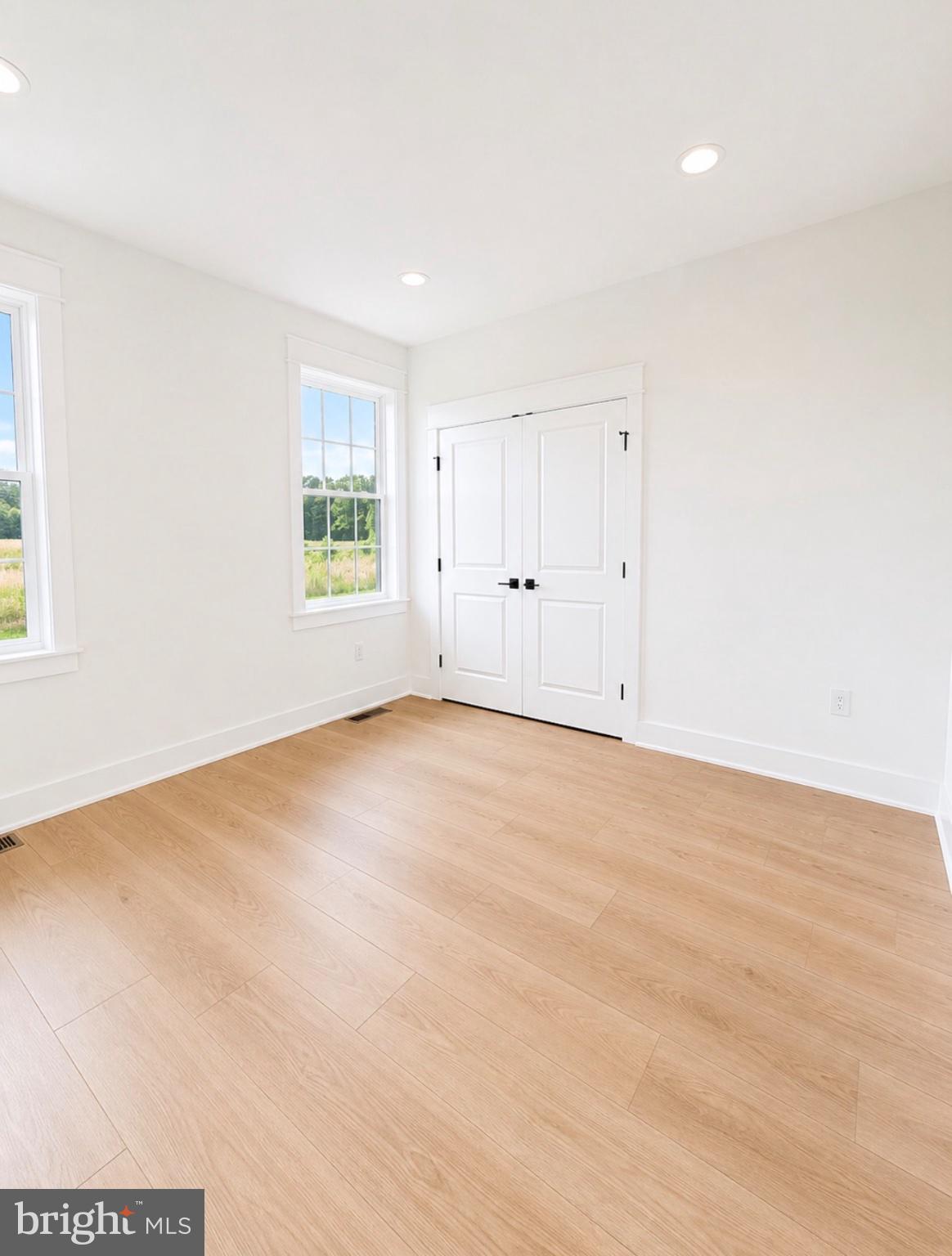 21963 Hardscrabble Road Georgetown, DE 19947 - Photo 14 of 43 Bright and airy blank canvas room.