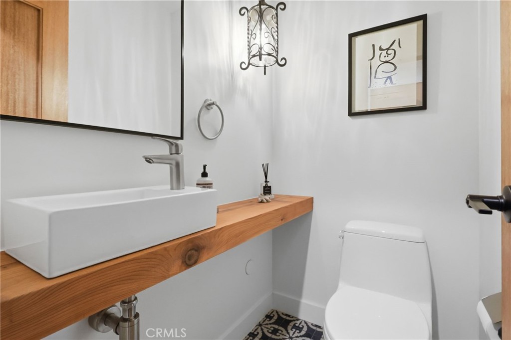 22616 Town Crier Road Calabasas, CA 91302 - Photo 22 of 45
