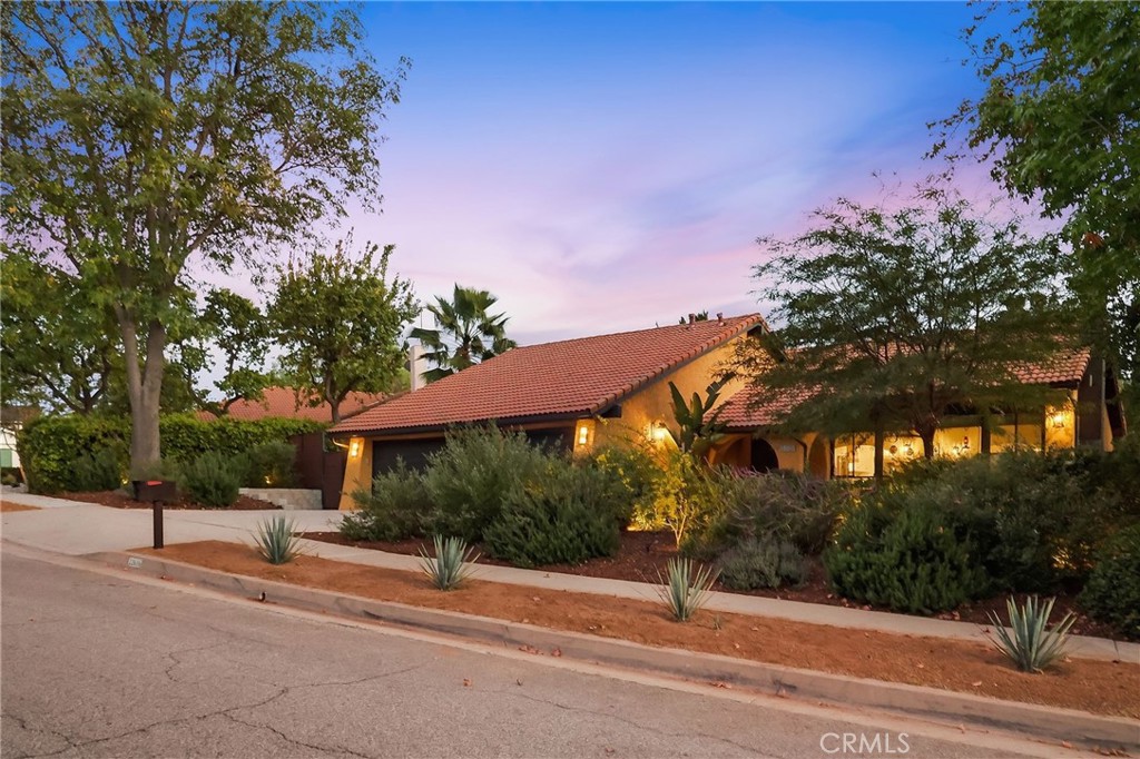 22616 Town Crier Road Calabasas, CA 91302 - Photo 4 of 45