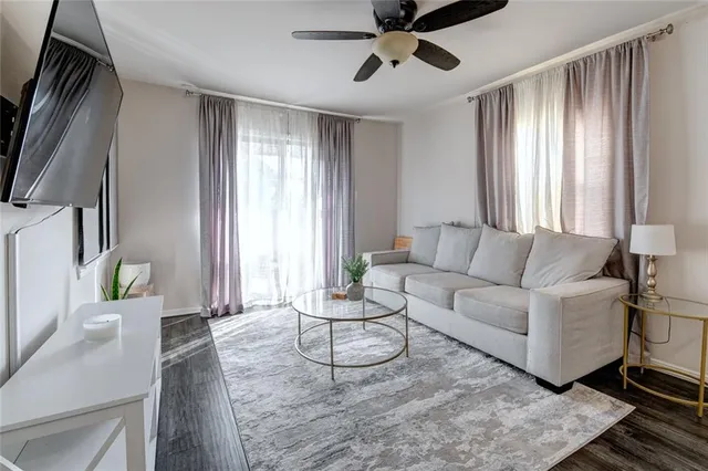 $1,050 | 4650 Pontchartrain Drive, Unit T, Slidell, LA 70458