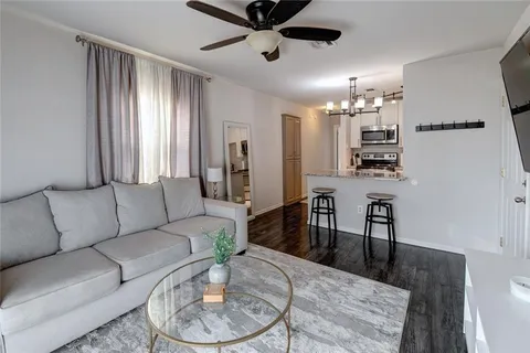 $1,050 | 4650 Pontchartrain Drive, Unit T, Slidell, LA 70458