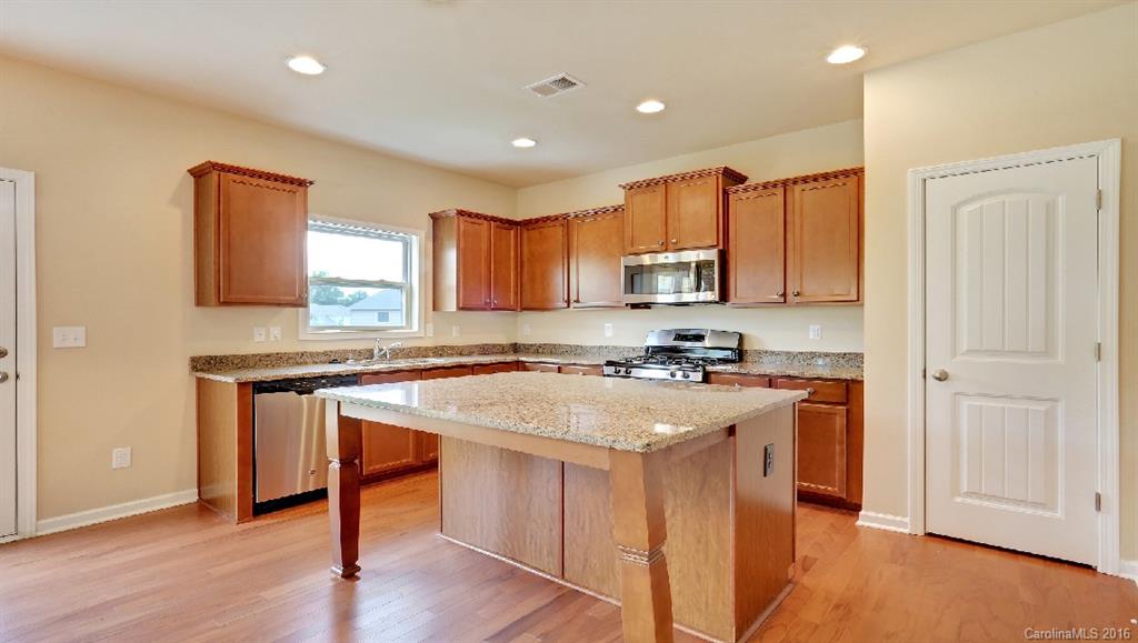 8943 Inverness Bay Road, Unit 192 Charlotte, NC 28278 - Photo 7 of 13 Gallery Image 7