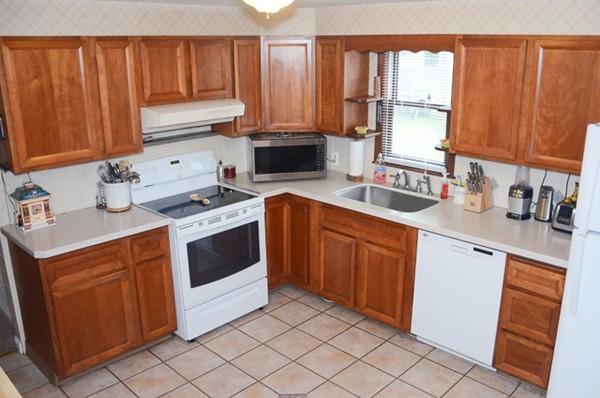 43 Beaufort Circle Springfield, MA 01104 - Photo 8 of 28 Gallery Image 8